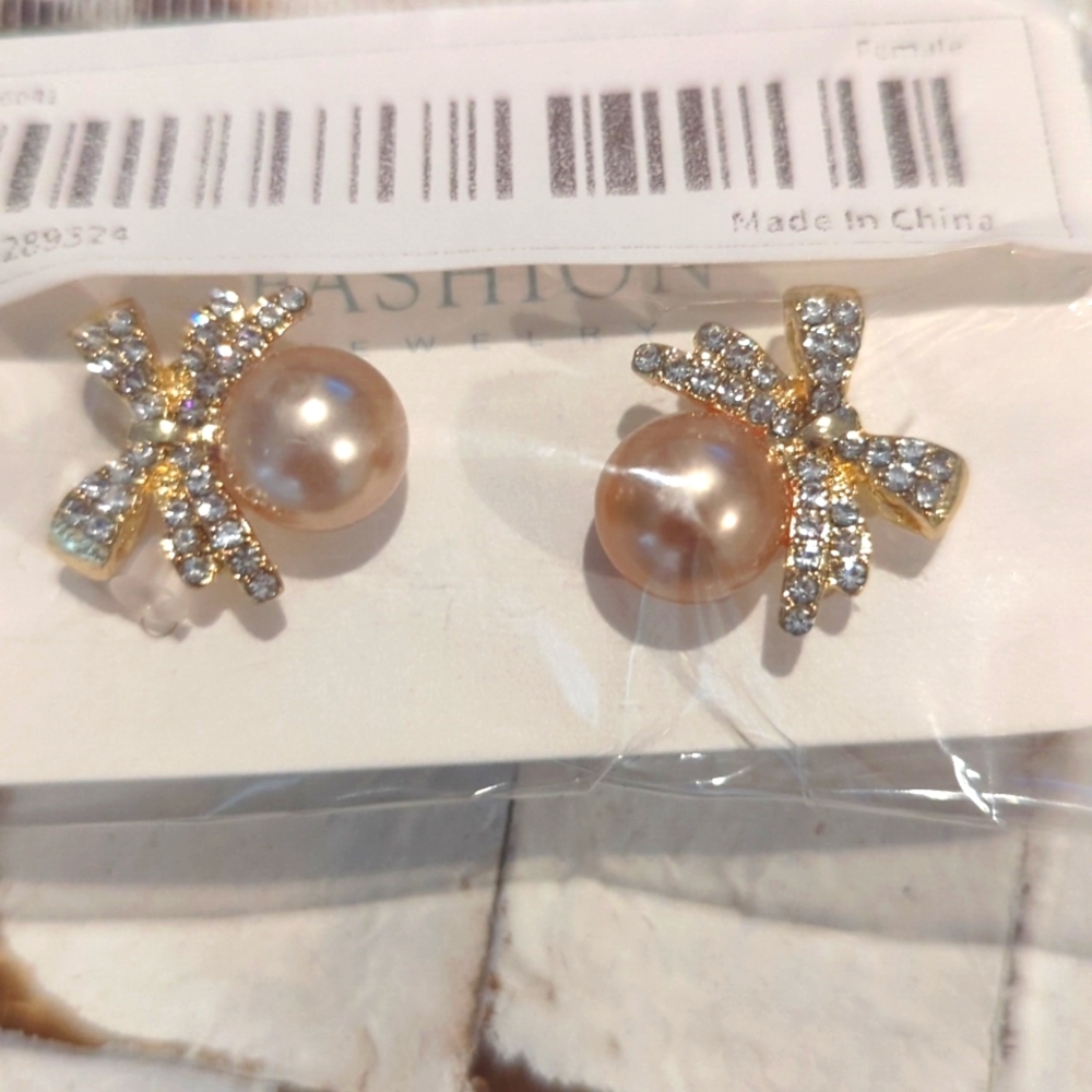 Pink Pearl Pierced earrings with cz diamond bows